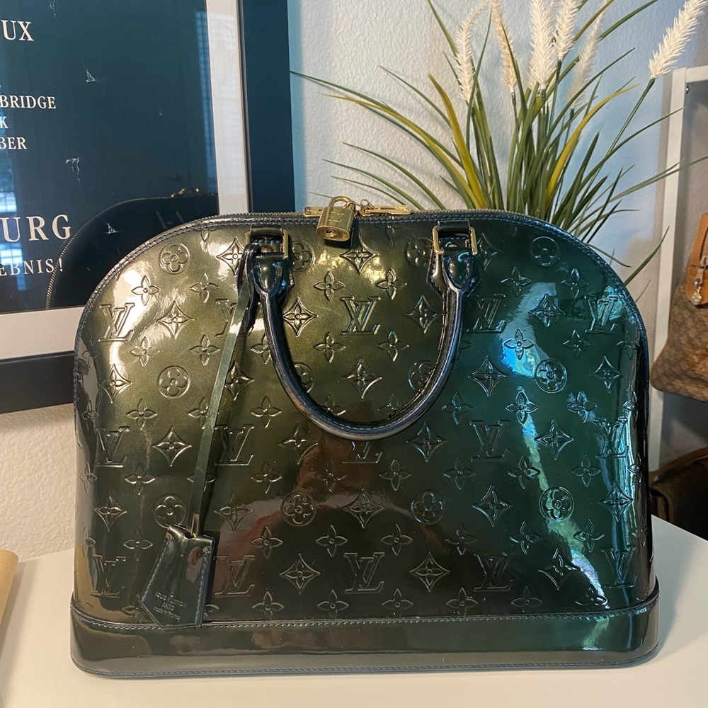 Louis Vuitton GM Alma Vernis in Bleu Nuit COA - Picture 12 of 16